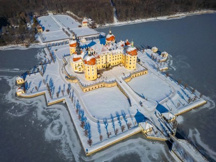 Moritzburg Castle on the castle island surrounded by the frozen castle pond, Moritzburg, Saxony,