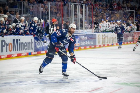 Game scene Adler Mannheim against Augsburg Panther (PENNY DEL, German Ice Hockey League)