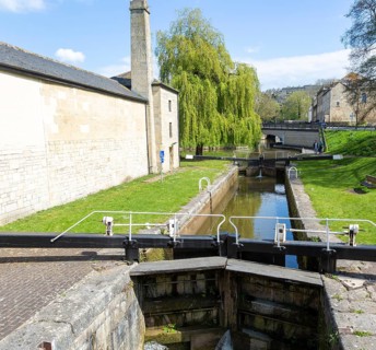 Thimble Mill pumping station and locks, Kennet and Avon canal, Widcombe, Bath, Somerset, England,