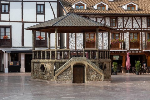 Historic buildings in Plaza Conde de Torremuzquiz, town of Ezcaray, La Rioja Alta, Spain Plaza