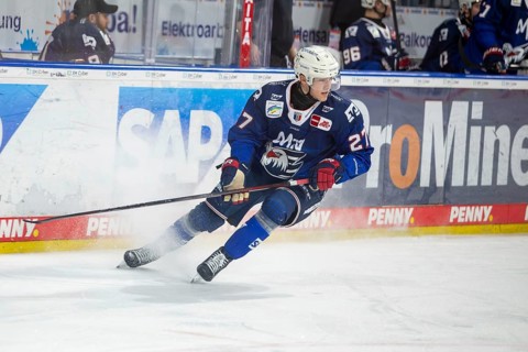 Yannick Proske (Adler Mannheim) at the DEL (German Ice Hockey League) home game against Fischtown