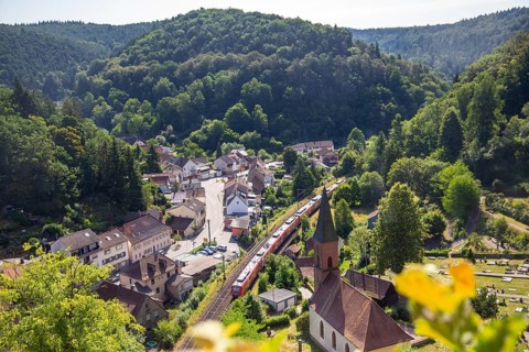 A local train operated by Verkehrsbetriebe Rhein-Neckar (VRN) runs through Frankenstein in the