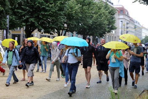 Berlin: The planned lateral thinkers' demonstration for peace and freedom against the corona