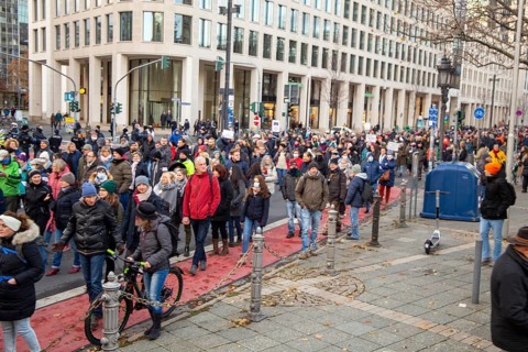 Frankfurt: Demonstration against vaccination pressure and the threat of compulsory vaccination. The