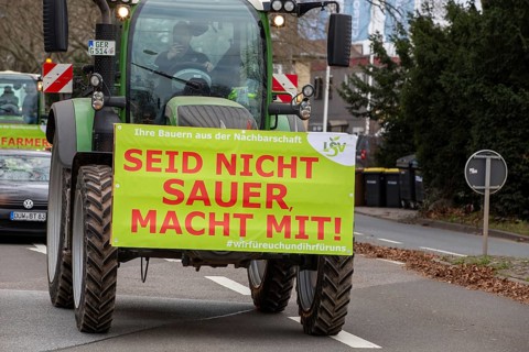 Farmers' protests in Ludwigshafen am Rhein: Large convoy of farmers from the Southern Palatinate