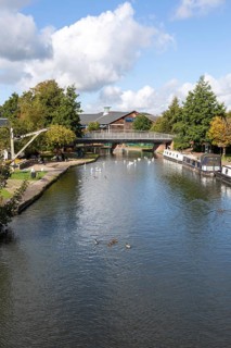 Kennet and Avon canal in the town centre of Newbury, Berkshire, England, UK