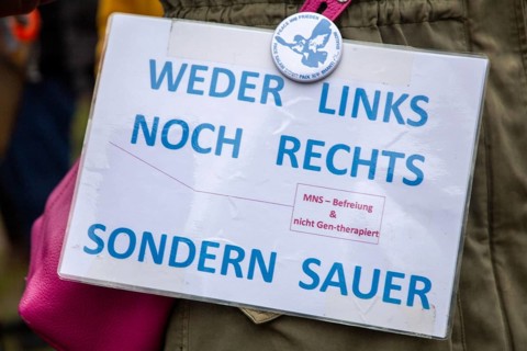 Frankfurt: Large demonstration against the corona measures. The organiser estimates the number of