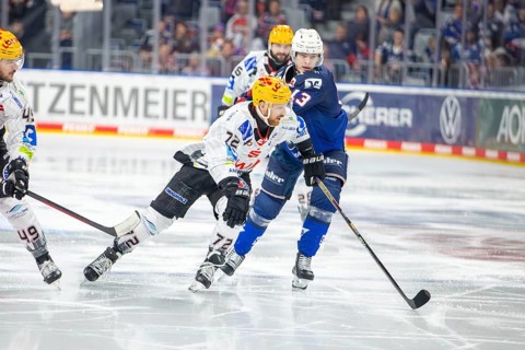 Game scene Adler Mannheim against Fischtown Pinguins Bremerhaven (PENNY DEL, German Ice Hockey