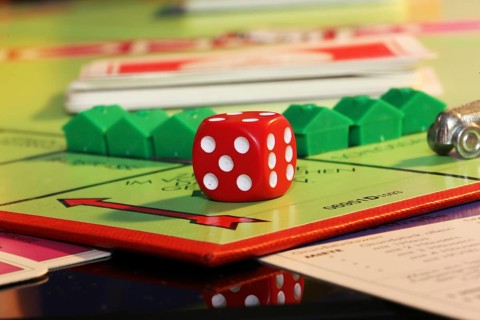 Symbolic image: Close-up of a Monopoly game (German)