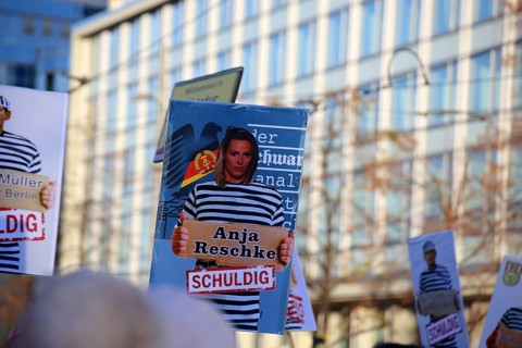 Large demonstration in Leipzig against the federal government's corona policy