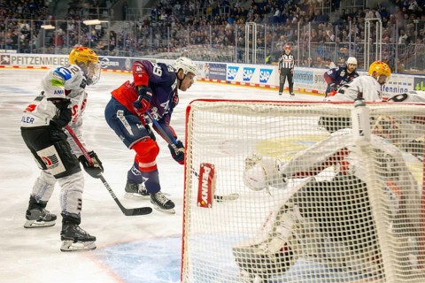 Game scene Adler Mannheim against Fischtown Pinguins Bremerhaven (PENNY DEL, German Ice Hockey