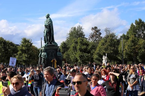 Karlsruhe: Corona protests against the measures taken by the federal government. The protests were