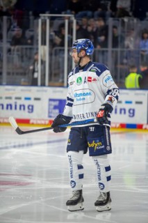 Eric Cornel (18, Iserlohn Roosters) during the away game at Adler Mannheim on match day 41 of the