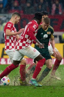 Football Bundesliga catch-up match Mainz 05-Union Berlin at the MEWA-Arena in Mainz. Mainz's (l-r)