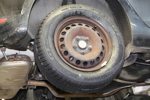 Fitting new all-weather tyres in the garage (editorial)