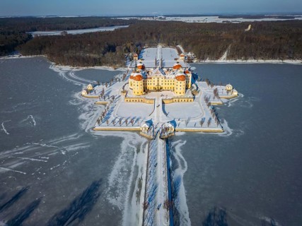 Moritzburg Castle on the castle island surrounded by the frozen castle pond, Moritzburg, Saxony,