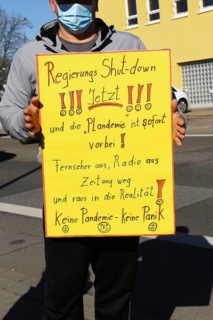 Rally against the corona measures: Demonstrators express their criticism of the corona policy with