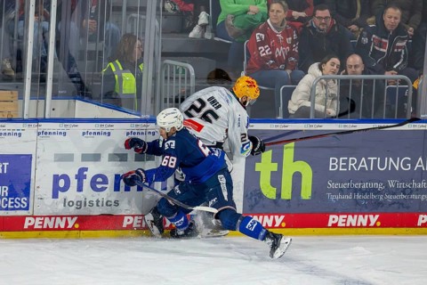 Game scene Adler Mannheim against Fischtown Pinguins Bremerhaven (PENNY DEL, German Ice Hockey