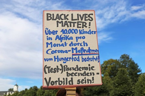 Karlsruhe: Corona protests against the measures taken by the federal government. The protests were