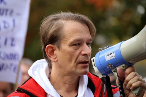 Corona protests in Mannheim: Several hundred opponents of the current corona measures gather at a