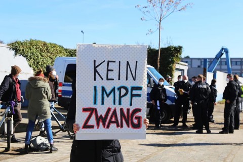 Rally against the corona measures: Demonstrators express their criticism of the corona policy with