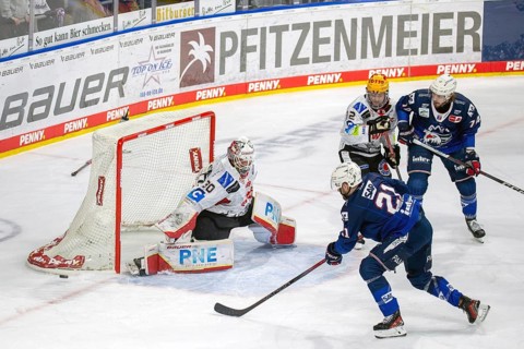 Game scene Adler Mannheim against Fischtown Pinguins Bremerhaven (PENNY DEL, German Ice Hockey