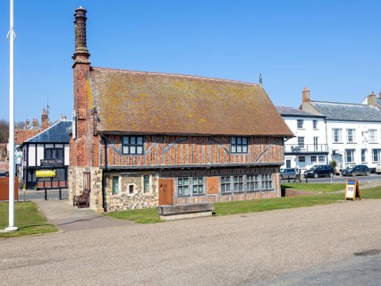 Historic Moot Hall building town guildhall, Aldeburgh, Suffolk, England, UK 16th century Tudor