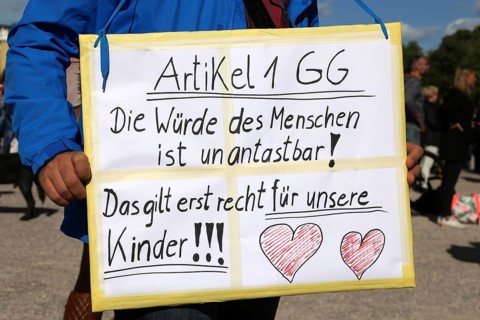 Karlsruhe: Corona protests against the measures taken by the federal government. The protests were