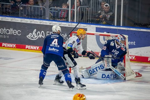 Game scene Adler Mannheim against Fischtown Pinguins Bremerhaven (PENNY DEL, German Ice Hockey