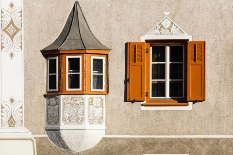 Bay windows, windows, sgraffito, facade decorations, historic houses, Guarda, Engadin, Grisons,