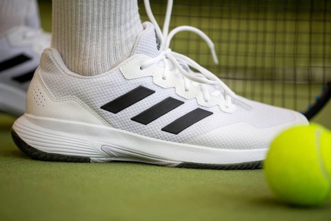 Tennis symbol: close-up of a tennis player in the hall