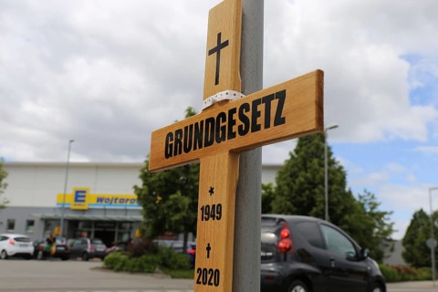 Symbolic grave cross with inscription on the Basic Law at a protest organised by critics of the