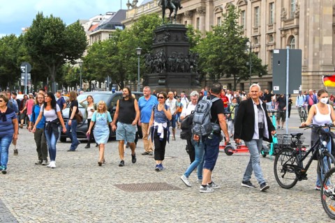 Berlin: The planned lateral thinkers' demonstration for peace and freedom against the corona