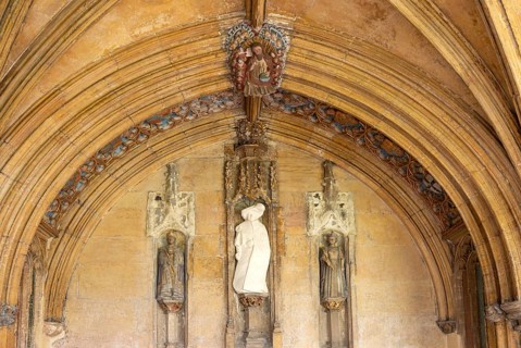 Statues cloisters stone recess, Norwich Cathedral, Norfolk, England, UK, King and Queen