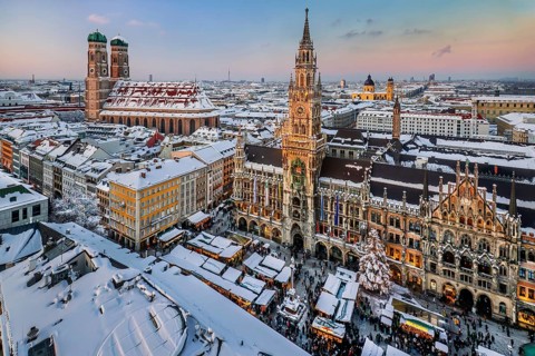 Snow-covered Marienplatz with Christmas market, Christmas market, town hall and towers of the