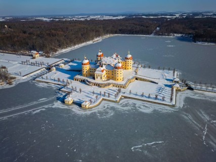 Moritzburg Castle on the castle island surrounded by the frozen castle pond, Moritzburg, Saxony,