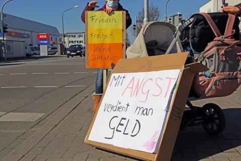 Rally against the corona measures: Demonstrators express their criticism of the corona policy with