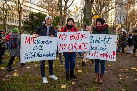 Frankfurt: Demonstration against vaccination pressure and the threat of compulsory vaccination. The