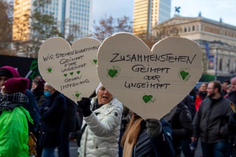 Frankfurt: Demonstration against vaccination pressure and the threat of compulsory vaccination. The