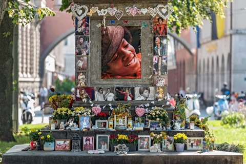 Pictures, hearts, flowers at cult site in memory of pop singer Michael Jackson, memorial at
