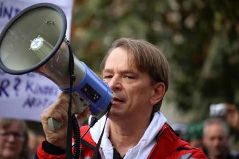 Corona protests in Mannheim: Several hundred opponents of the current corona measures gather at a