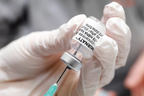 Drawing up a syringe with the Biontech Pfizer active ingredient Comirnaty against Covid19 in a