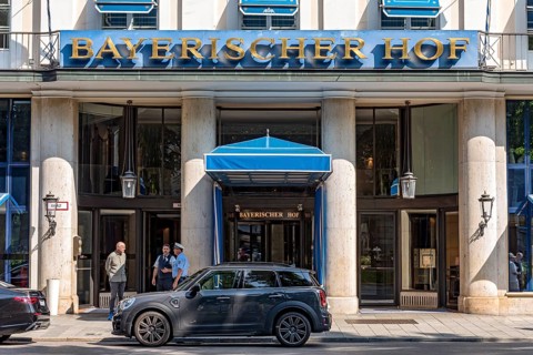 Hotel Bayerischer Hof, entrance with gold lettering and canopy, luxury hotel, venue of the Munich