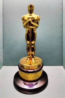 Oscar for Bernhard Grizmek for the documentary film Serengeti must not die, Haus der Geschichte,