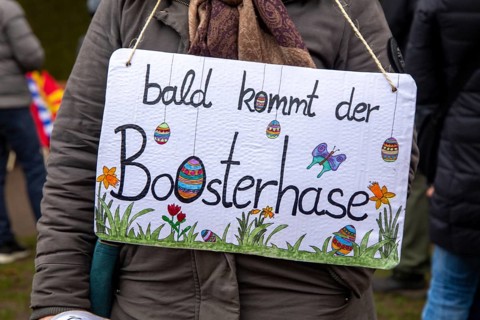 Frankfurt: Large demonstration against the corona measures. The organiser estimates the number of