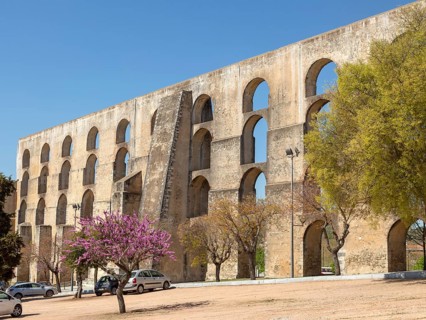 Amoreira aqueduct, Aqueduto da Amoreira, town of Elvas, Alentejo, Portugal, Southern Europe built