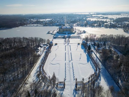 Moritzburg Castle on the castle island surrounded by the frozen castle pond, Moritzburg, Saxony,