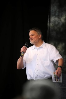 Molecular biologist Dr Stefan Lanka speaks at the large-scale lateral thinking demonstration in