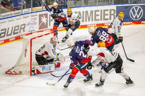 Game scene Adler Mannheim against Fischtown Pinguins Bremerhaven (PENNY DEL, German Ice Hockey