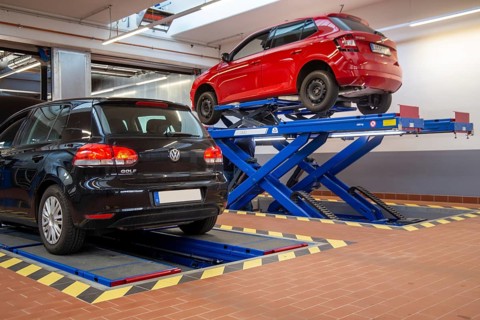 VW Golf at TUeV (Ludwigshafen, Germany)